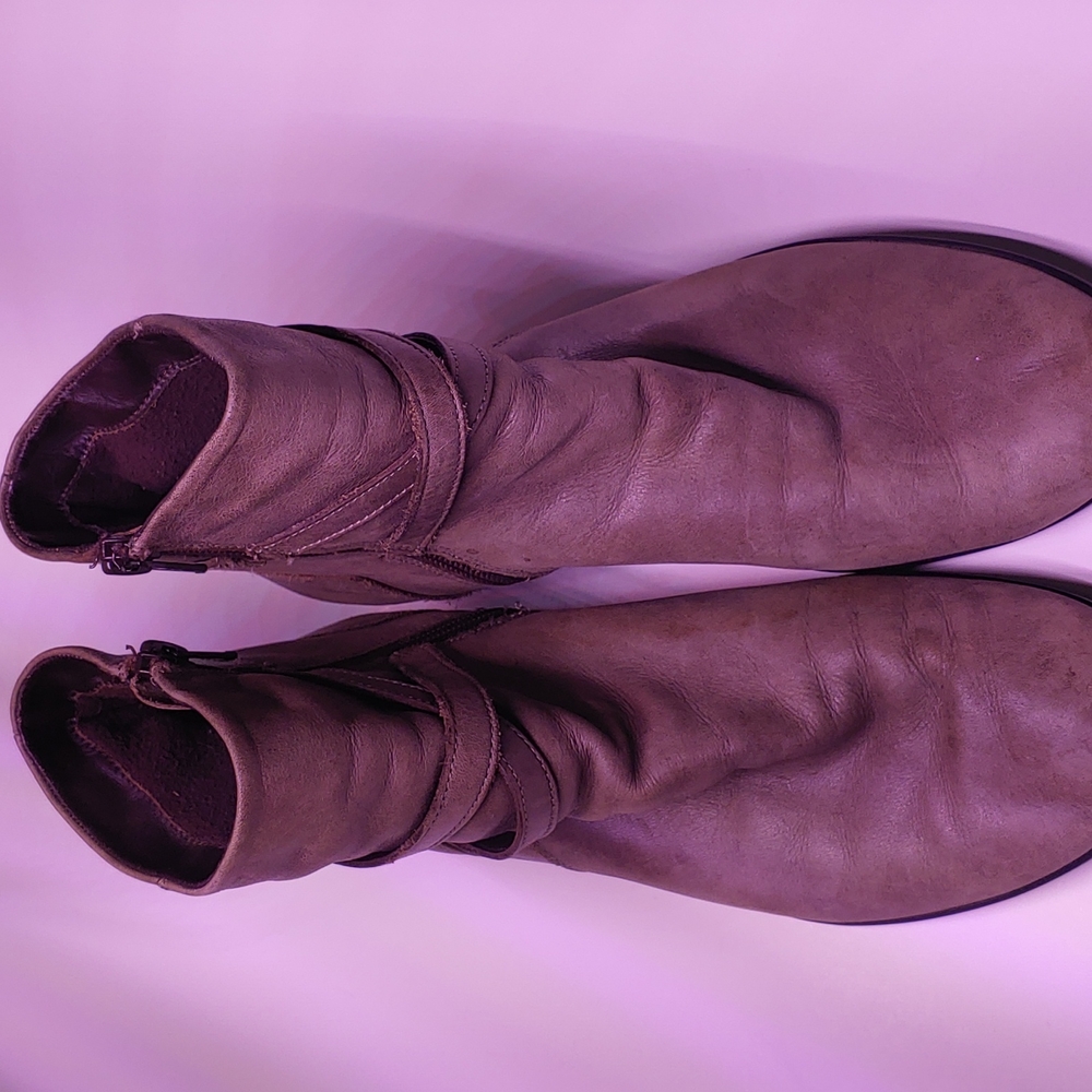Mephisto M brown soft leather booties. size 8
